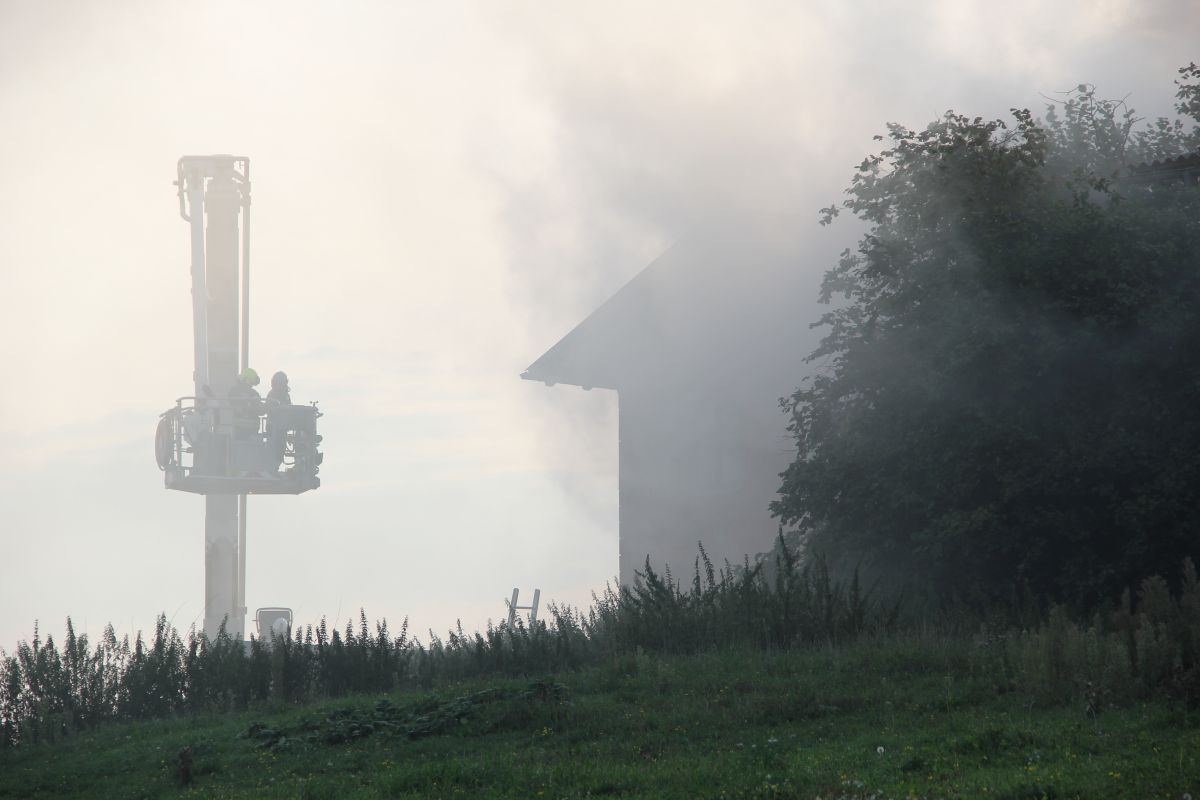 2019 08 25 FF Andorf Werkstattbrand auf Pferdehof in Andorf 02 IMG 0241 WEB