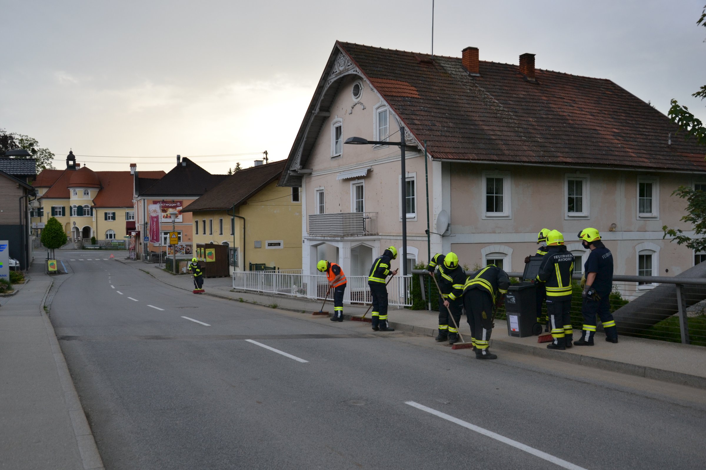 2020 05 19 FF Andorf Oelspur im Ortskern von Andorf DSC 0056