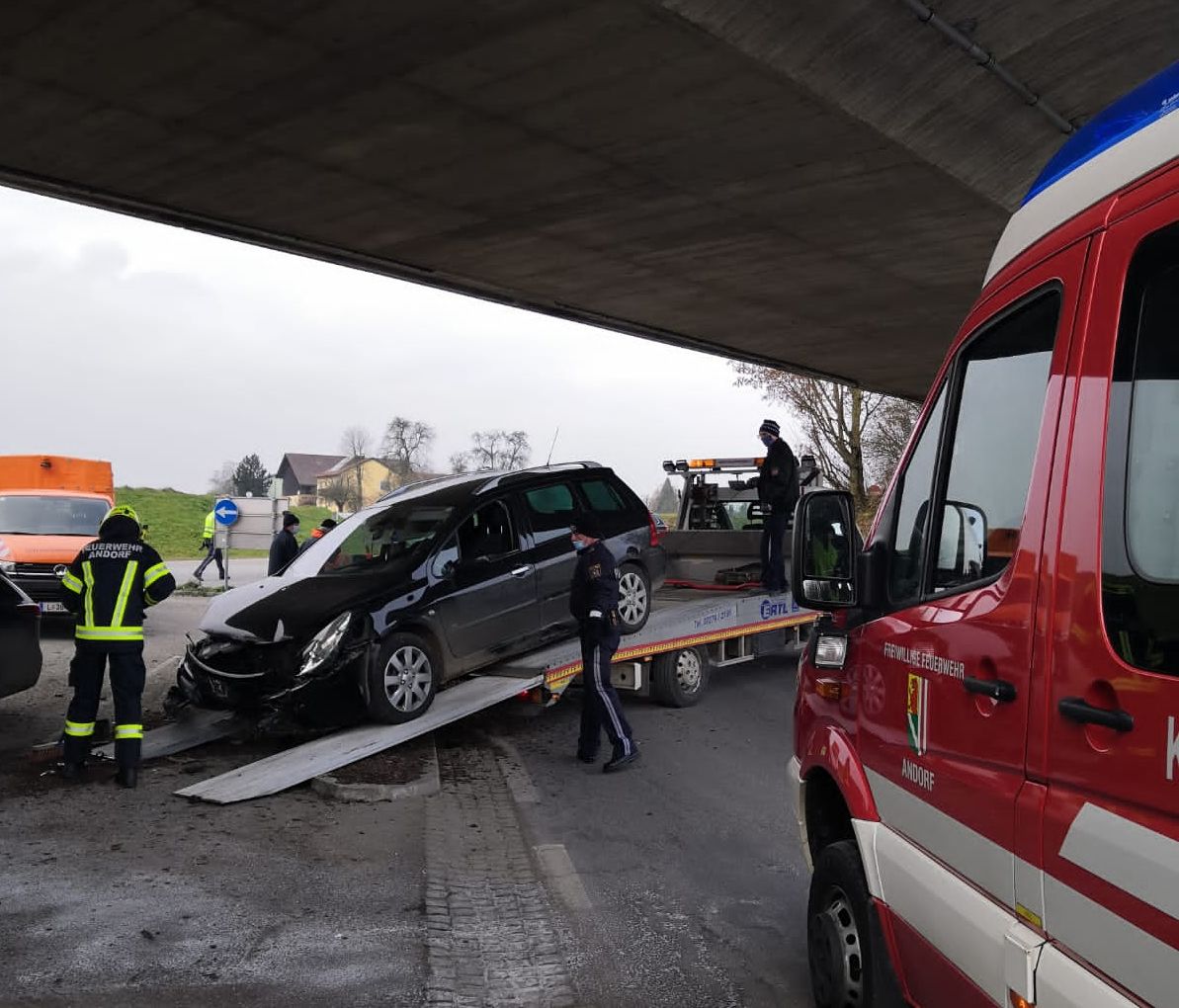 2020 12 02 Verkehrsunfall Teuflauer Straße L1128 WEB