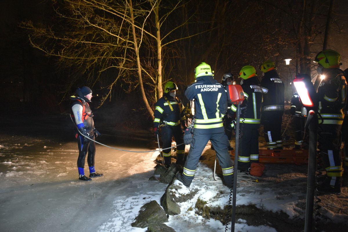 2021 02 16 FF Andorf Uebung Rettung einer im Eis eingebrochenen Person FFA 0108