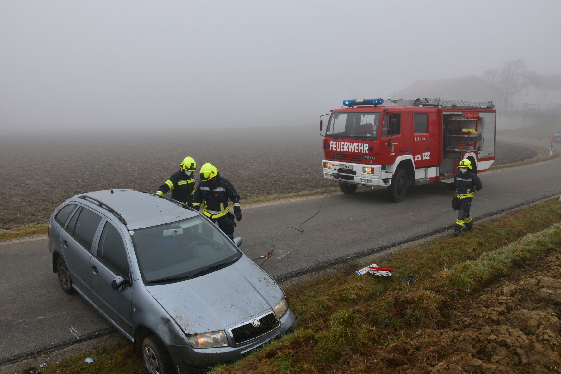 2021 03 03 FF Andorf Fahrzeugbergung Edt bei Heitzing FFA 0055