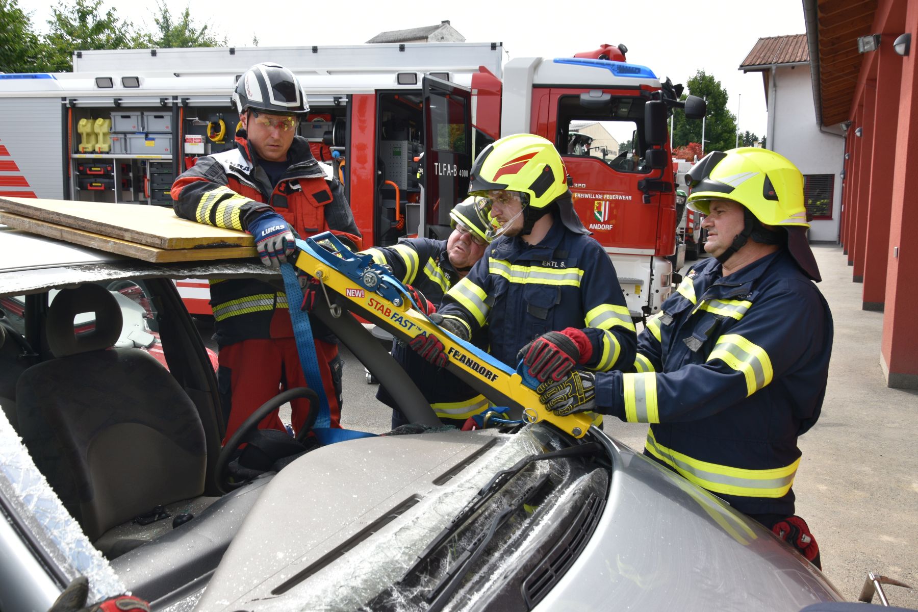 2021 07 24 FF Andorf Rettungstechnisches Seminar spineboard FFA 0276 web