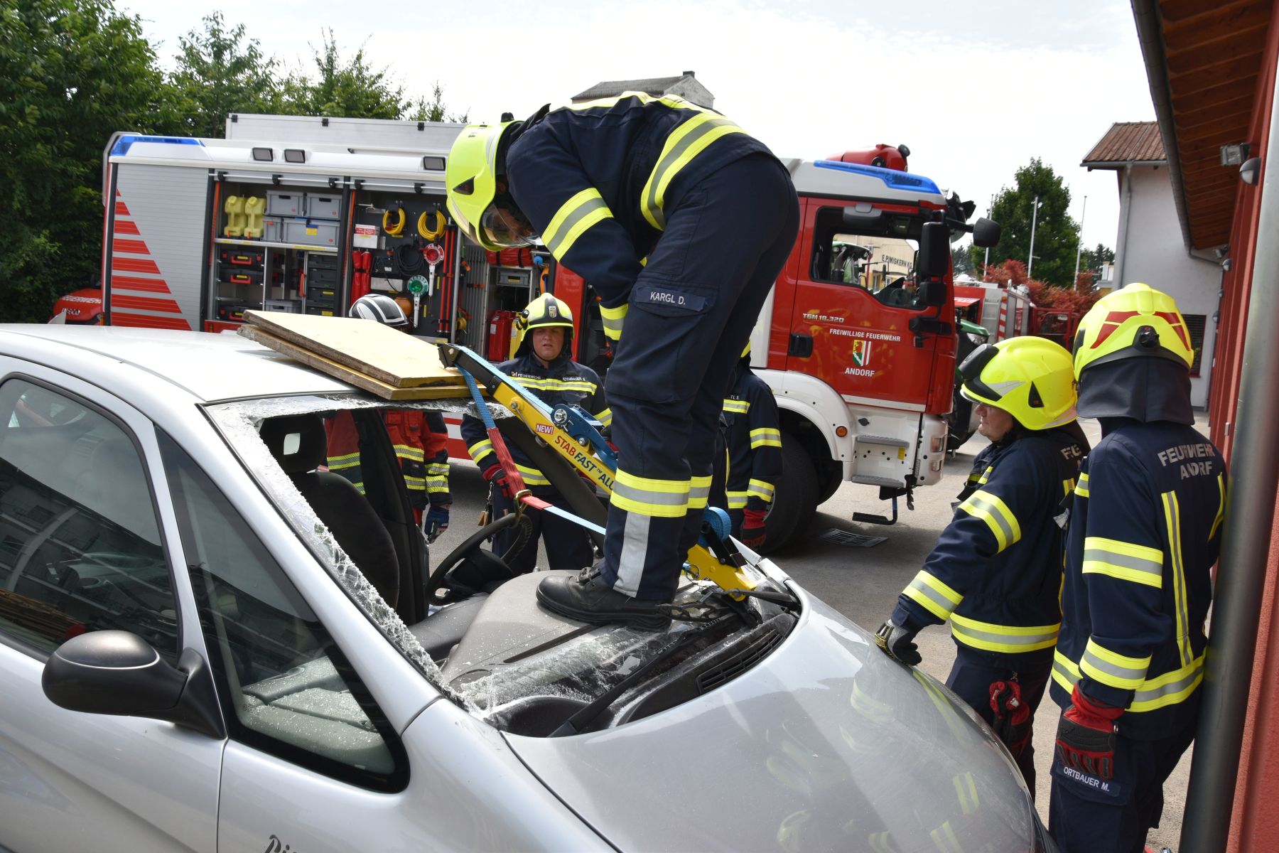 2021 07 24 FF Andorf Rettungstechnisches Seminar spineboard FFA 0286 web