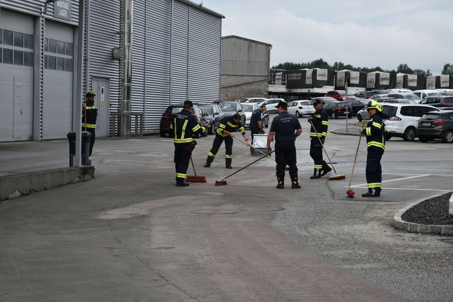 2021 08 24 FF Andorf Oelspureinsatz Betriebsgelaende Hannes Schrattenecker Strasse FFA 0002