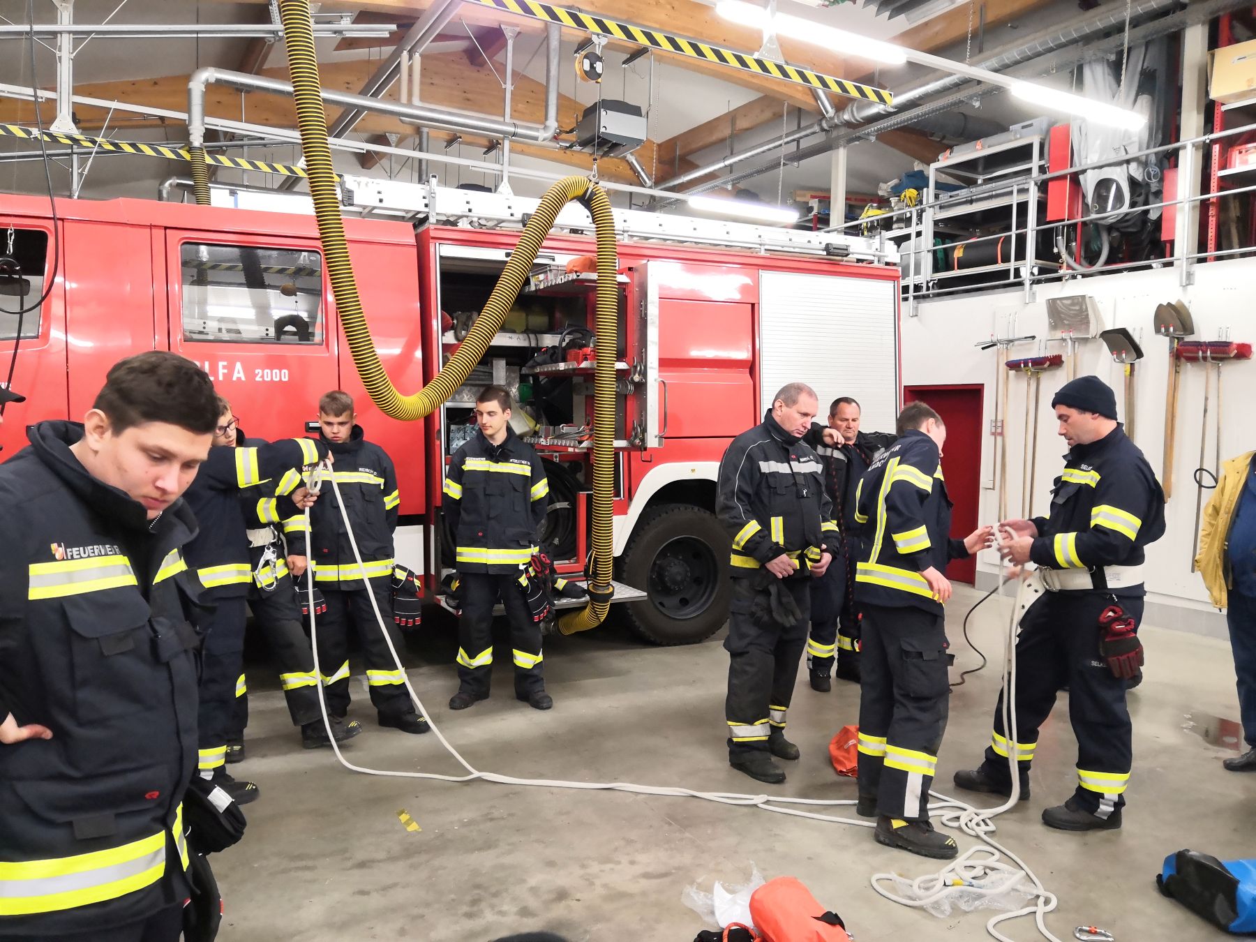 2021 10 12 FF Andorf Dienstagsuebung Sicherung bei Hoehenarbeiten IMG 20211012 205201