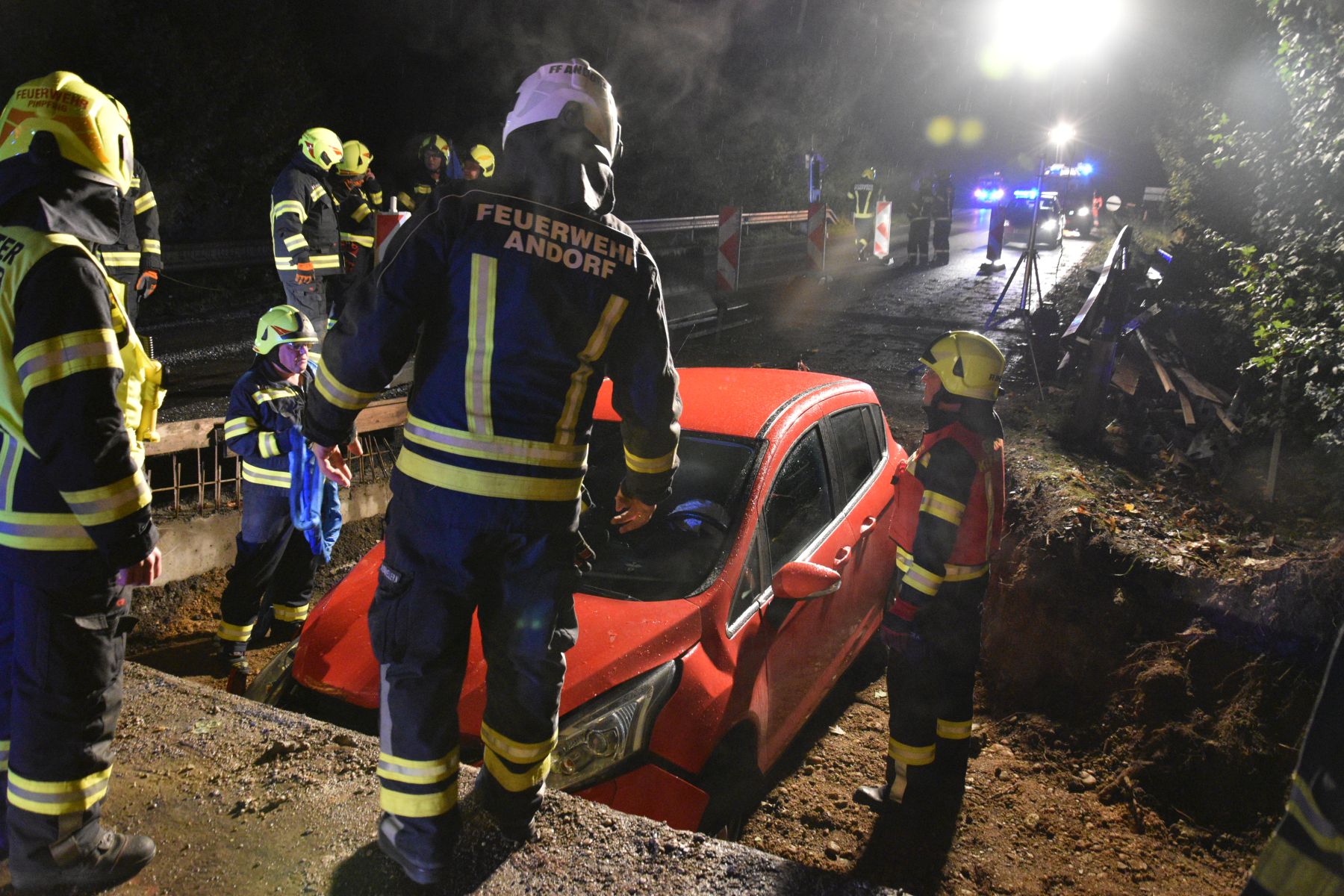 2021 10 14 FF Andorf Fahrzeugbergung Brueckenbaustelle B137 FFA 0048