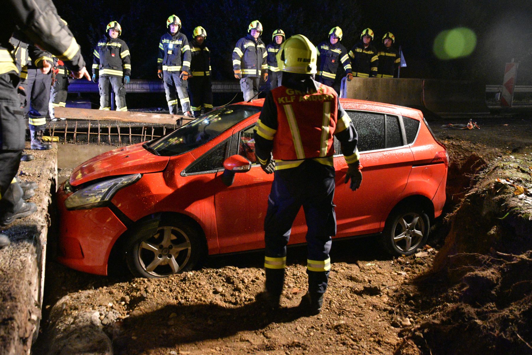 2021 10 14 FF Andorf Fahrzeugbergung Brueckenbaustelle B137 FFA 0050