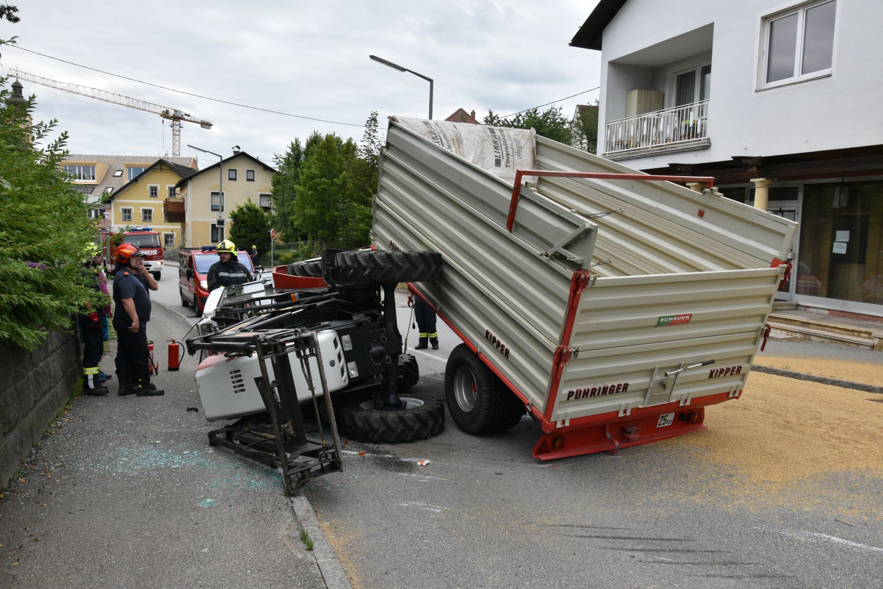 2022 07 08 FF Andorf Traktorunfall Hauptstrasse FFA 1998