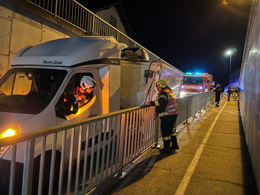 2022 08 31 FF Andorf LKW Bergung und Aufraeumarbeiten Unterfuehrung Hauptstrasse 5e4fbde6 1328 46db 9f4f 87daab20cb83