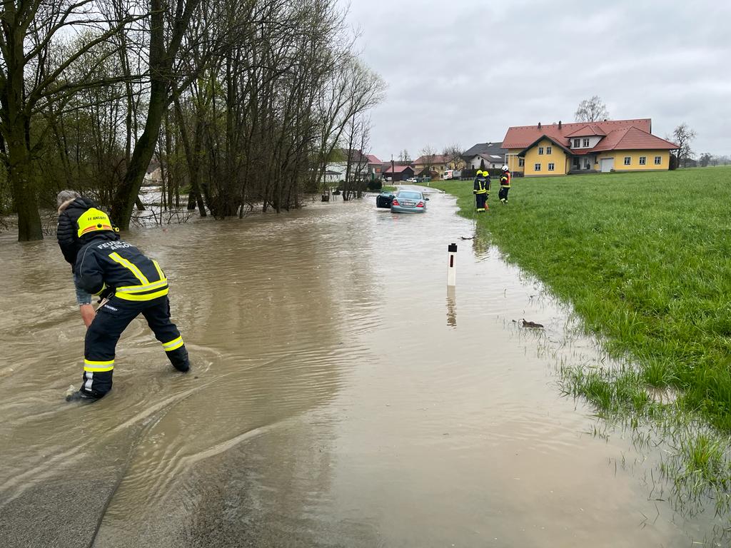 2023 04 15b FF Andorf Fahrzeugbergung e8ccc132 1c49 4d3a abeb 37843b793f39