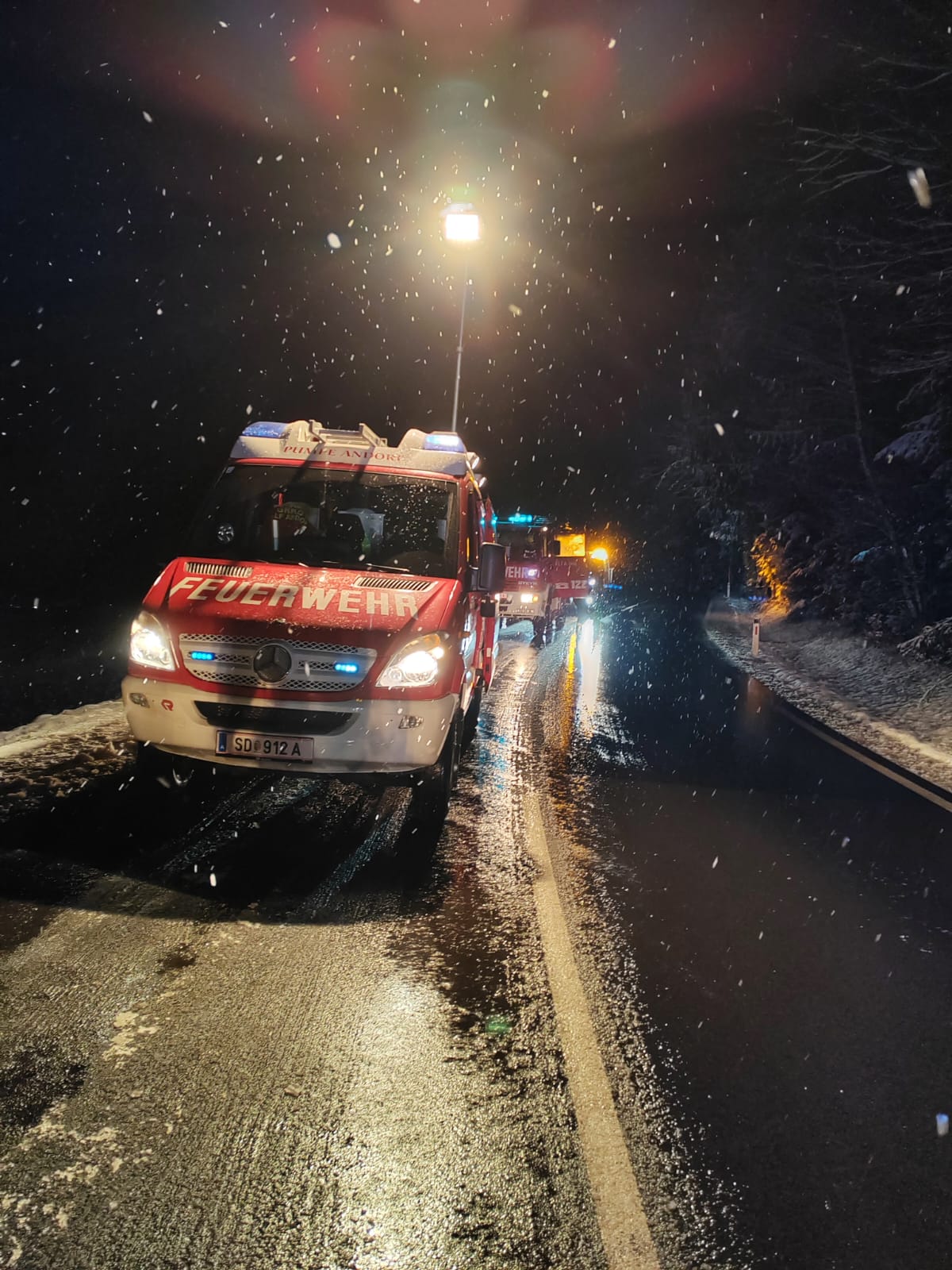 2024 01 07 FF Andorf Verkehrsunfaelle Enzenkirchener Strasse 2024 01 07 23 43 50 000