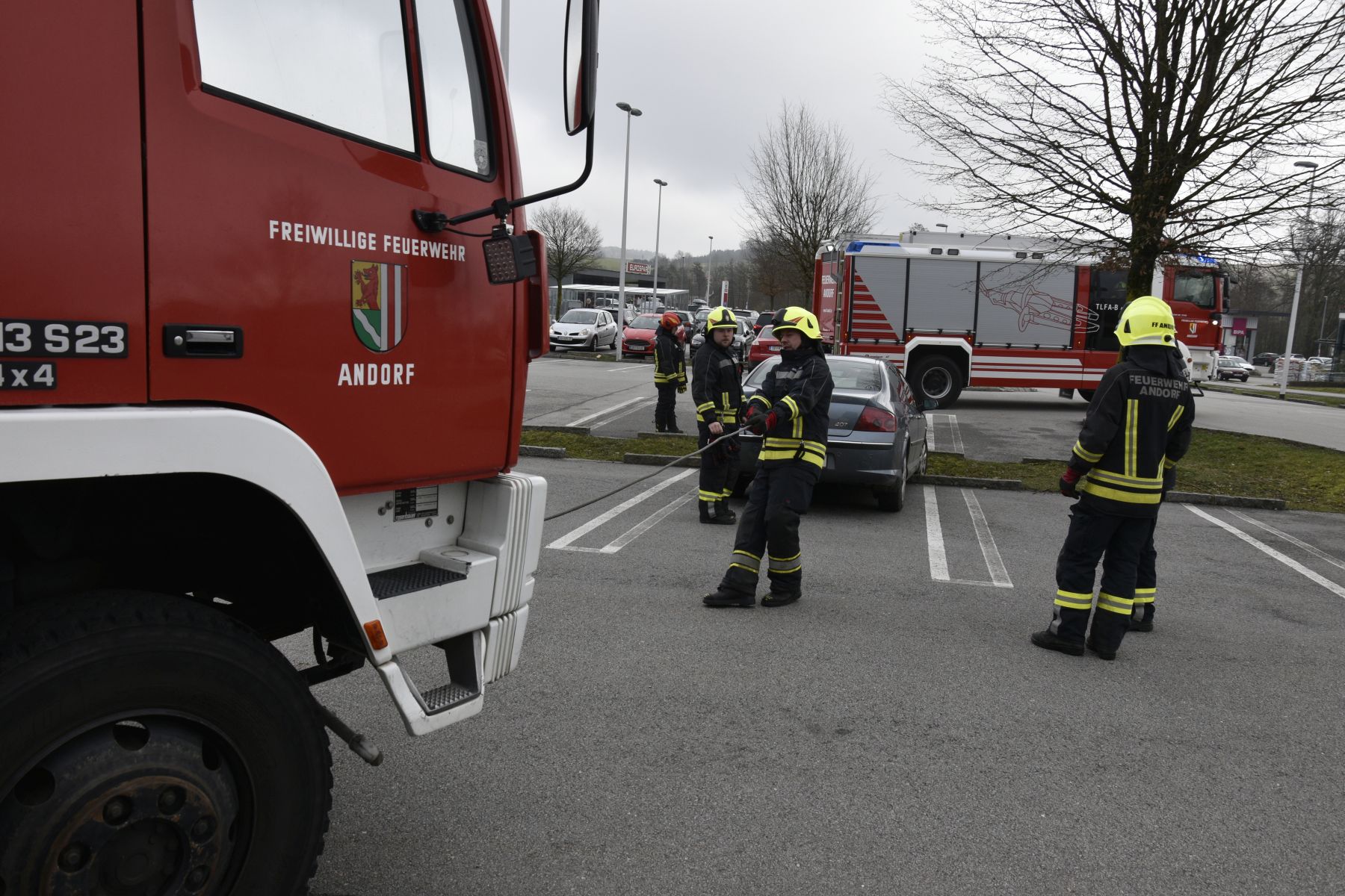 2024 02 24 FF Andorf Fahrzeugbergung Einkaufszenterum FFA7007 WEB