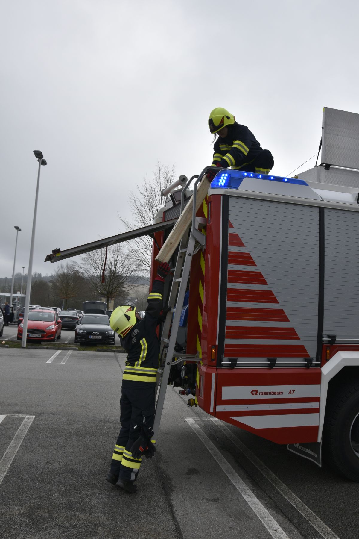 2024 02 24 FF Andorf Fahrzeugbergung Einkaufszenterum FFA7079 WEB