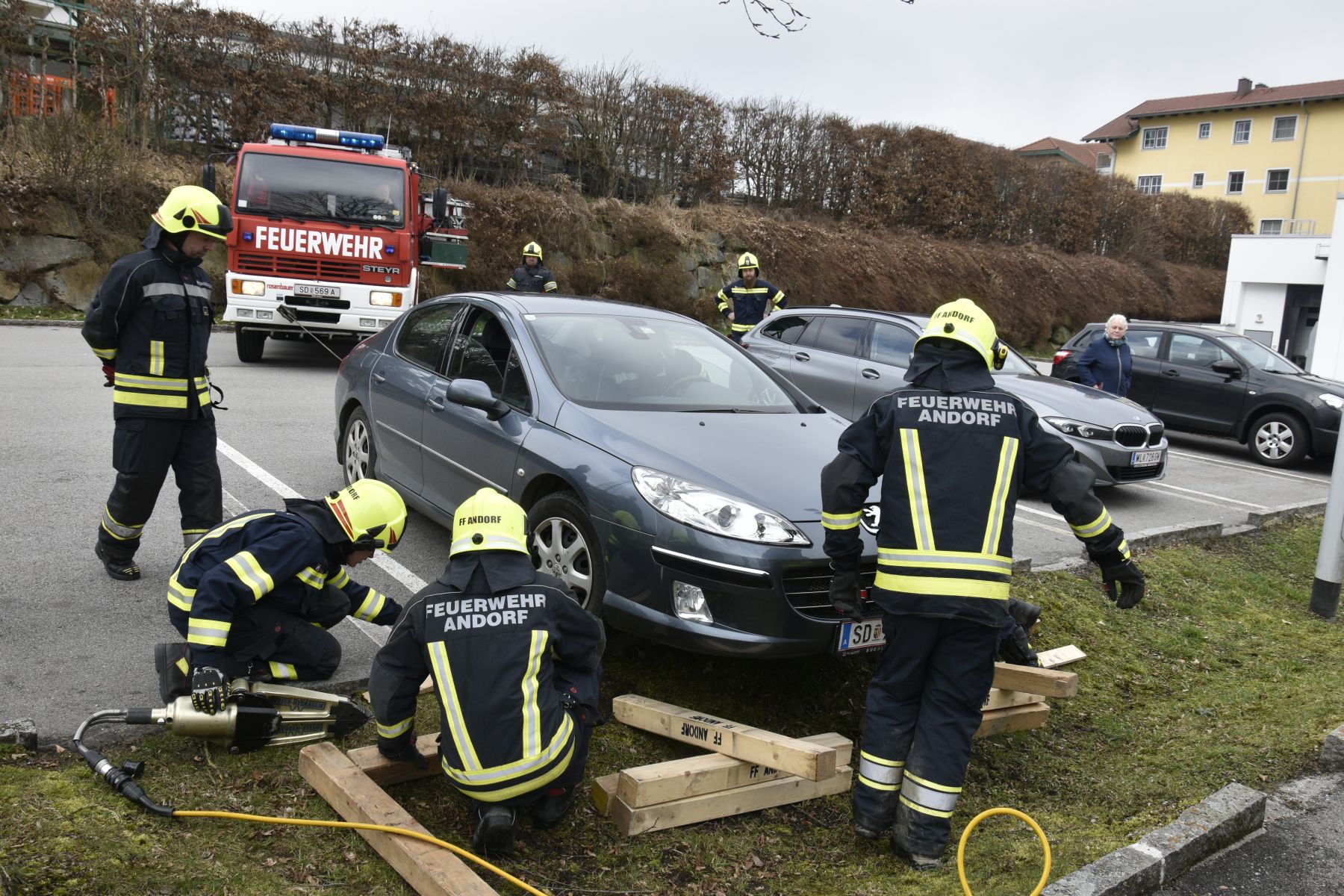 2024 02 24 FF Andorf Fahrzeugbergung Einkaufszenterum FFA7137 WEB