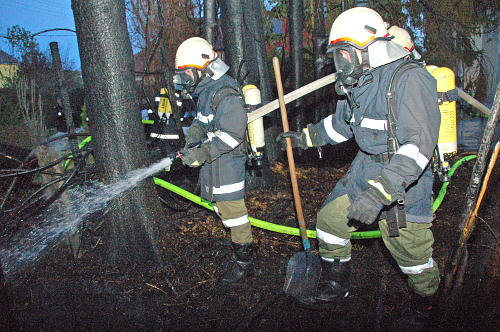 Baum- und Heckenbrand im Ortszentrum - 21.04.2012